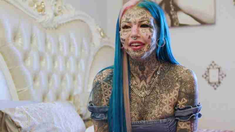 SUBSCRIBE to Truly: http://bit.ly/Oc61Hj

AMBER LUKE, 25, from Brisbane, Australia has 600 tattoos covering her face and body. She first filmed with Truly last year, revealing her blue tattooed eyes w - Digital concept art for illustrative purpose, tags: australische haar lichaam inkt - Monok